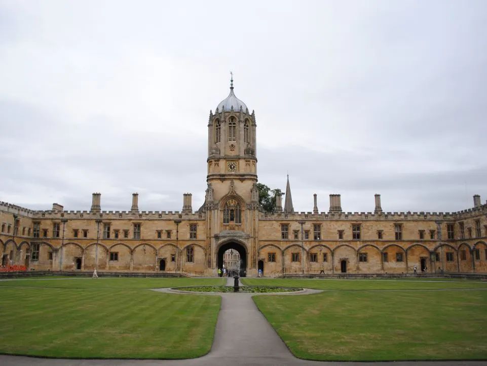 橄榄球规则是什么_橄榄球的打法足球的比分_足球场橄榄球规则